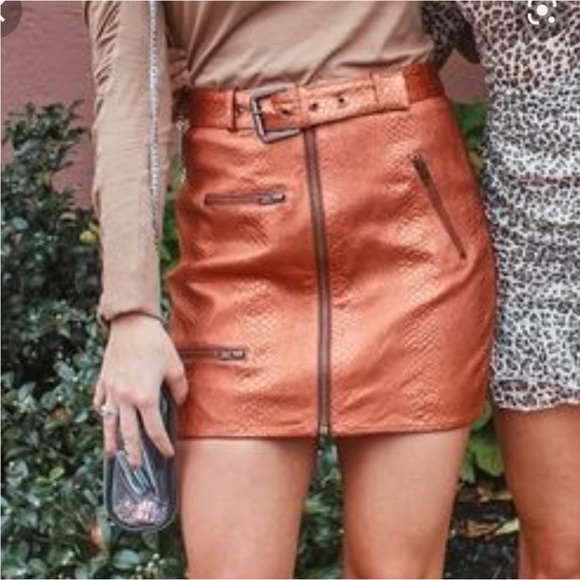 x REVOLVE Tori Skirt in Bronze
House of Harlow 1960 - Picture 4 of 12